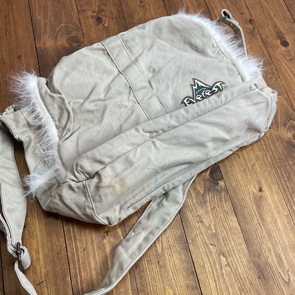 Disney World Expedition Everest Messenger Bag khaki canvas with fur trim - Picture 7 of 9